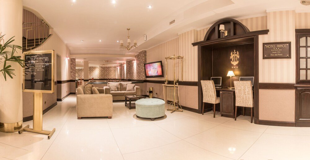 Sector de estar del hall con sillones